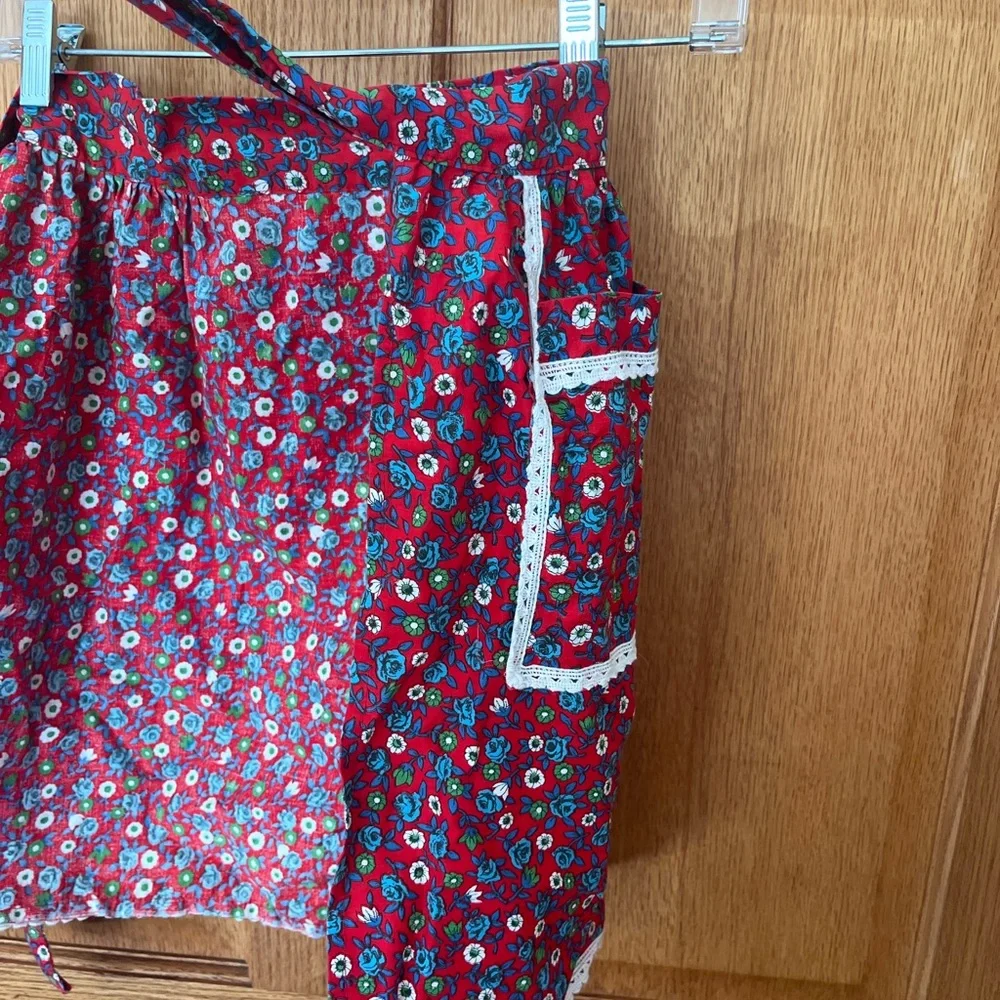 Vintage cottagecore Red Floral Half Apron with Lace Trim